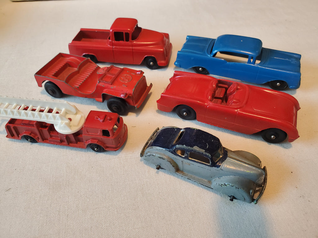 Lot if 6 Tootsietoy diecast cars, corvette, jeep, trucks