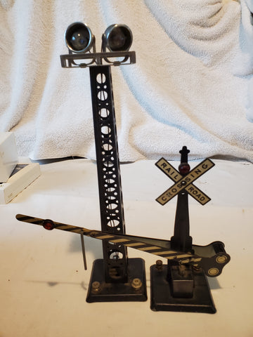 Marx Railroad Crossing Gate & Dual spotlight tower
