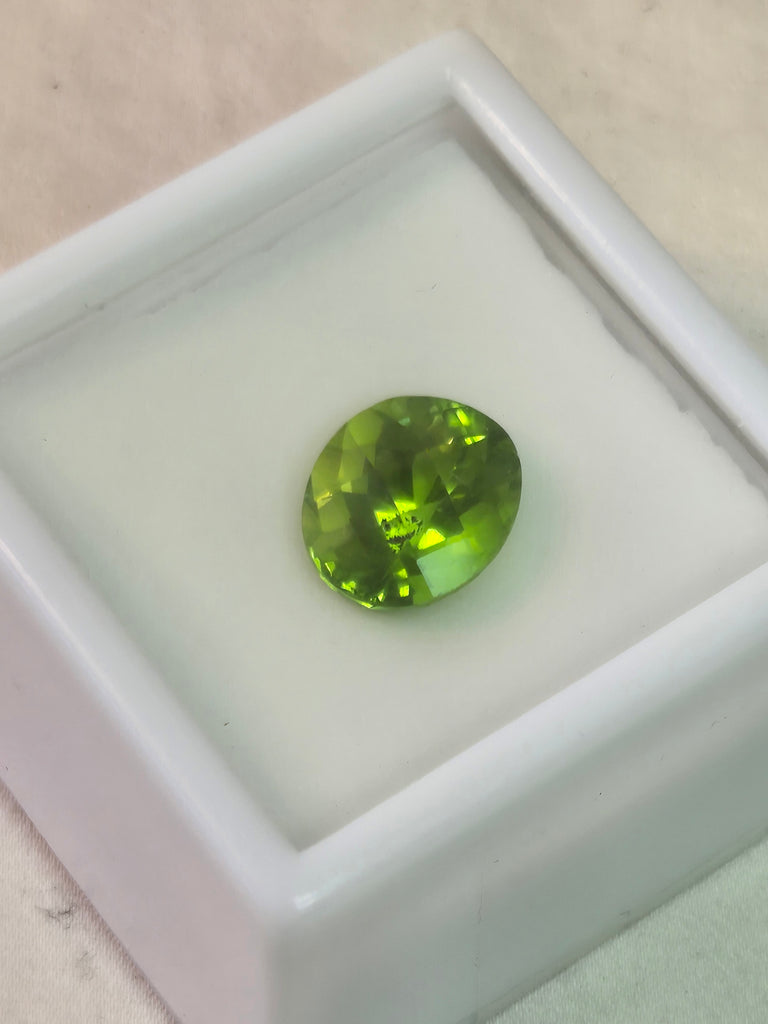 4.0 ct Oval Peridot gemstone 12 x 18mm