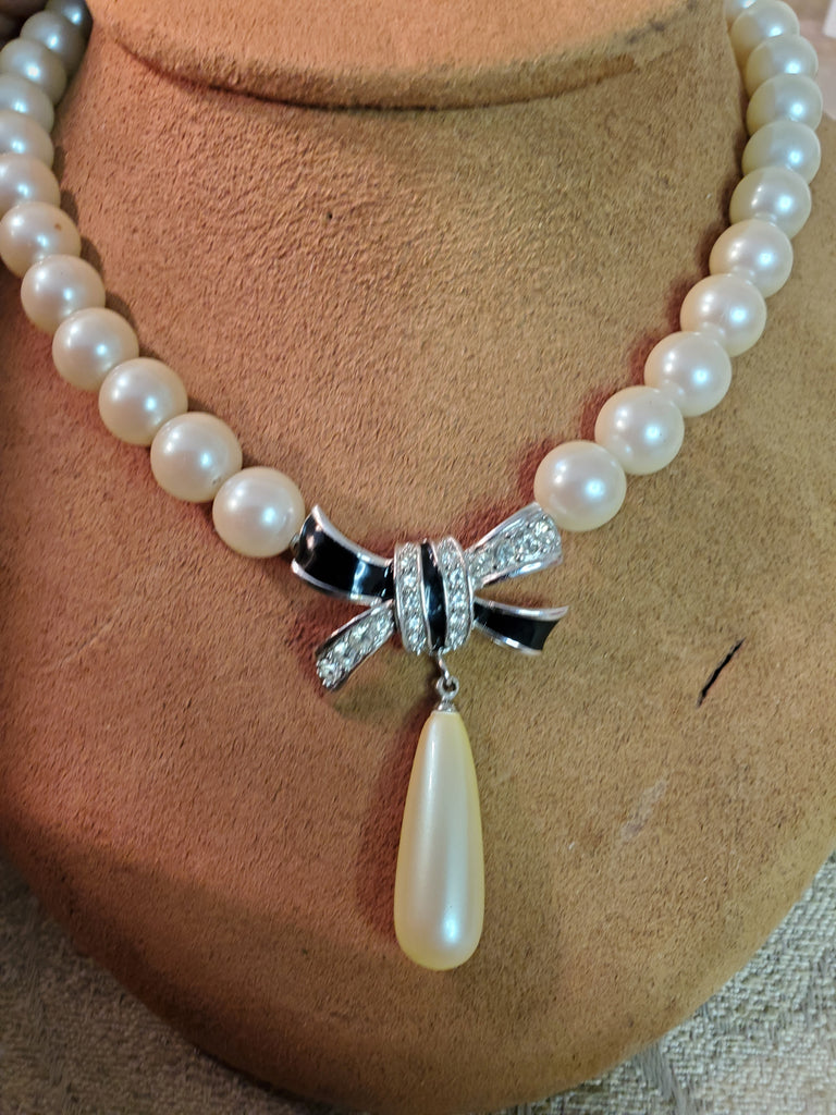 Givenchy Bow Tie pearl necklace, signed
