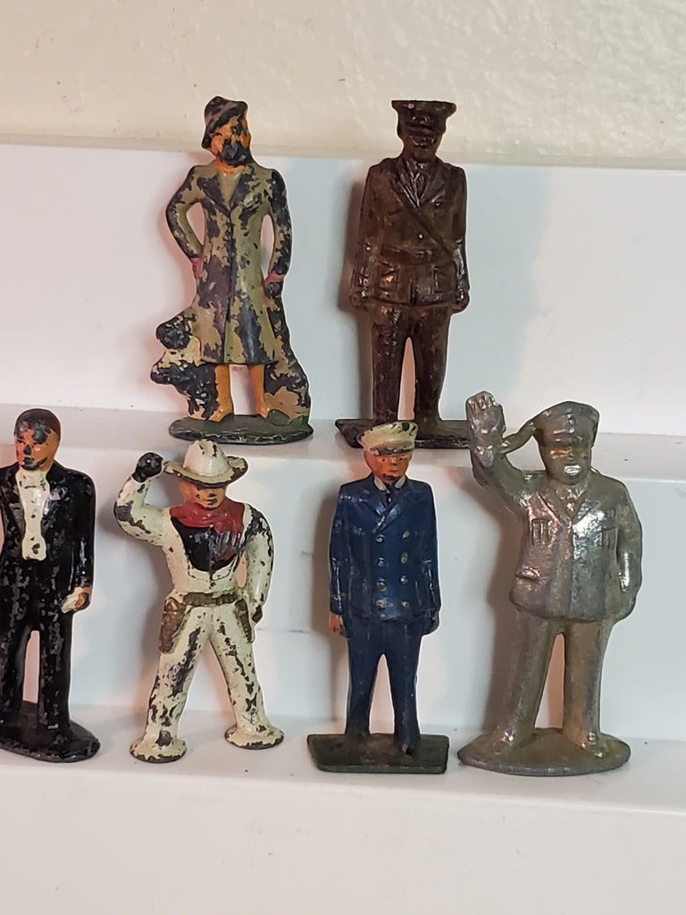 Lot of 6 lead 3" people, lionel, Britians?