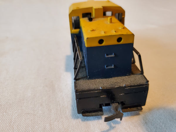 AHM Santa Fe diesel Switcher #2615 HO train