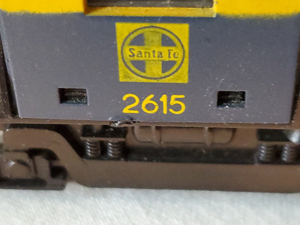 AHM Santa Fe diesel Switcher #2615 HO train