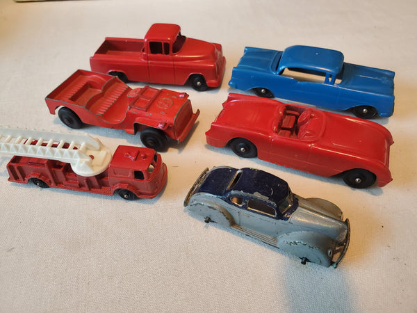 Lot if 6 Tootsietoy diecast cars, corvette, jeep, trucks