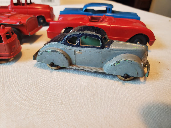 Lot if 6 Tootsietoy diecast cars, corvette, jeep, trucks