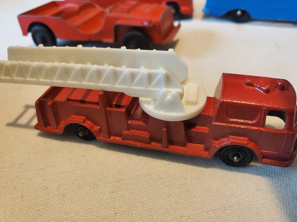 Lot if 6 Tootsietoy diecast cars, corvette, jeep, trucks