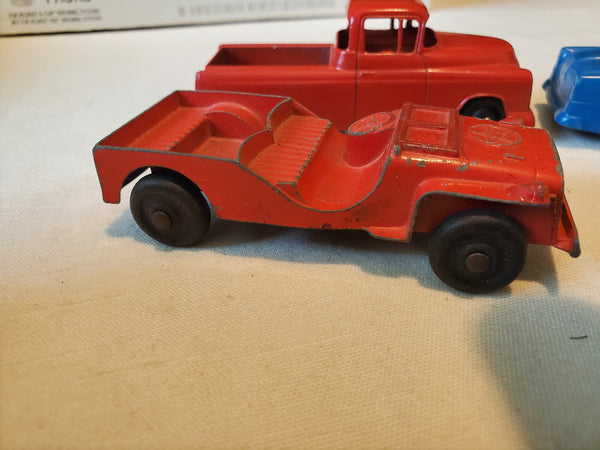 Lot if 6 Tootsietoy diecast cars, corvette, jeep, trucks