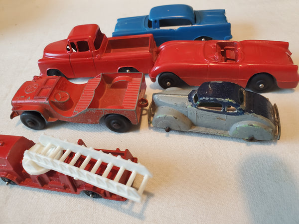 Lot if 6 Tootsietoy diecast cars, corvette, jeep, trucks