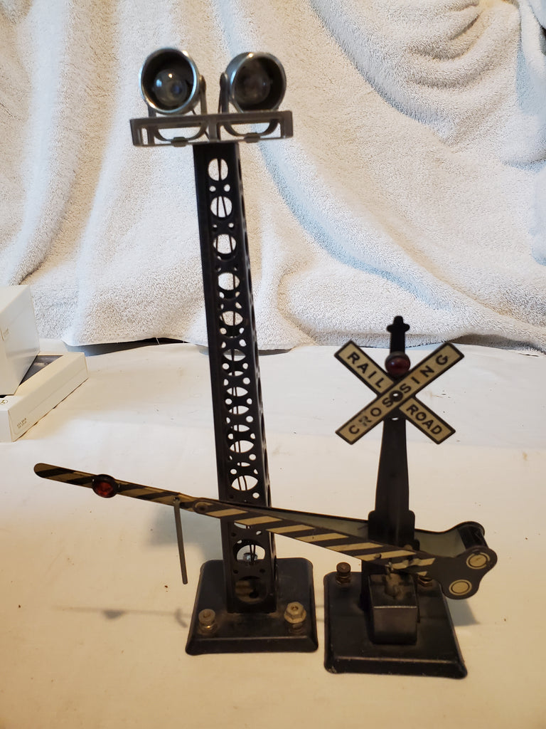 Marx Railroad Crossing Gate & Dual spotlight tower