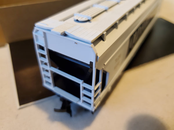 Athearn Old Forester 55ft covered Hopper 5638 old blue box