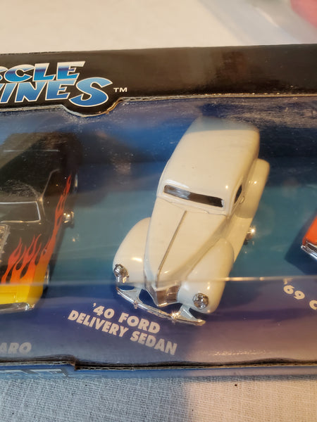 California Too Hot Muscle Machines 5 pack 2002 1:64, MIB