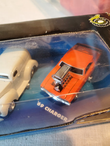 California Too Hot Muscle Machines 5 pack 2002 1:64, MIB