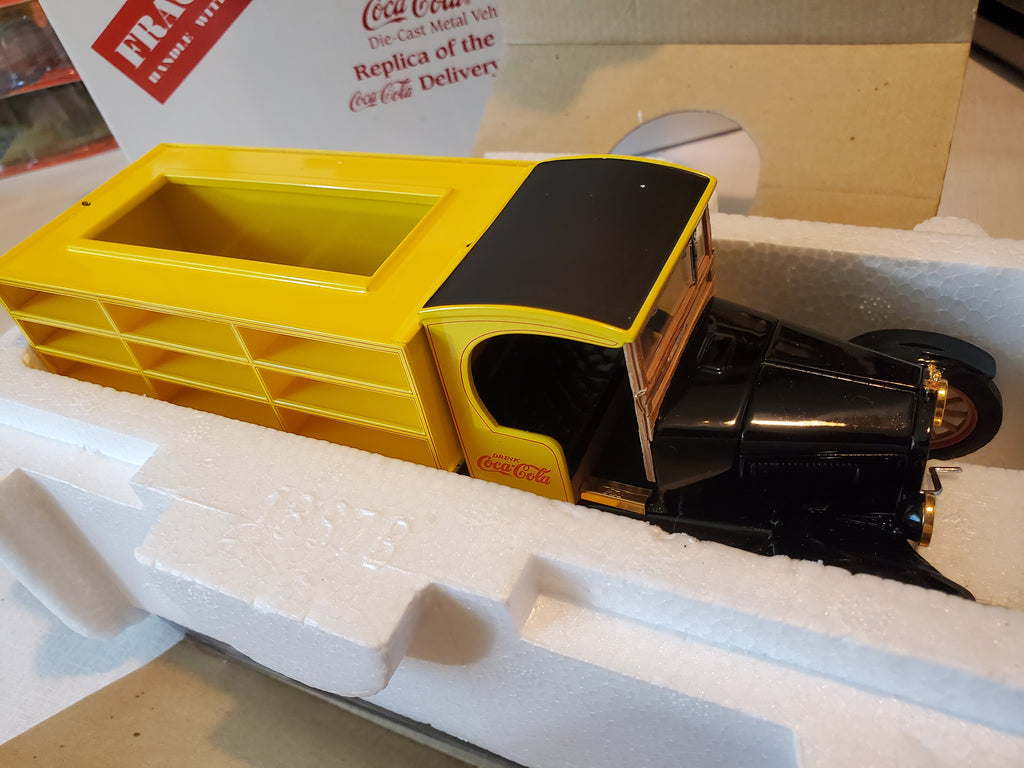 Coca-Cola 1927 Delivery Truck die cast 1:24 scale Danbury Mint MIB