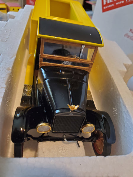 Coca-Cola 1927 Delivery Truck die cast 1:24 scale Danbury Mint MIB