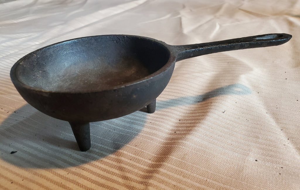 Spider 3 leg cast iron pot Virginia Metalcrafters 7"