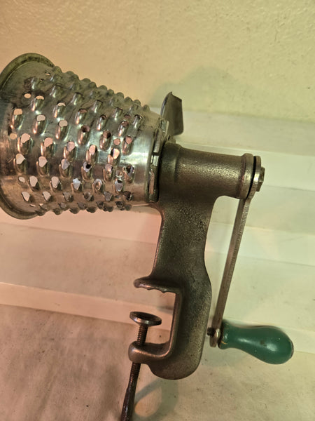 vintage Griscer kitchen Food Grater, shredder New Haven ID