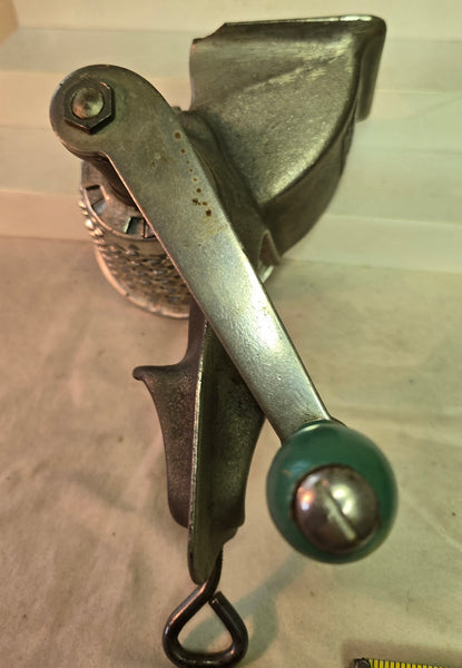 vintage Griscer kitchen Food Grater, shredder New Haven ID