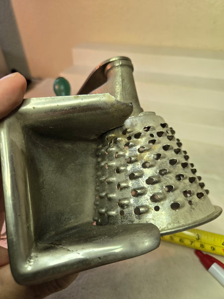 vintage Griscer kitchen Food Grater, shredder New Haven ID