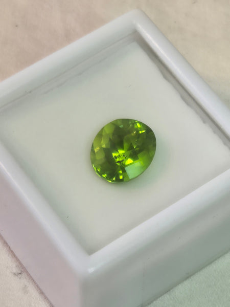 4.0 ct Oval Peridot gemstone 12 x 18mm