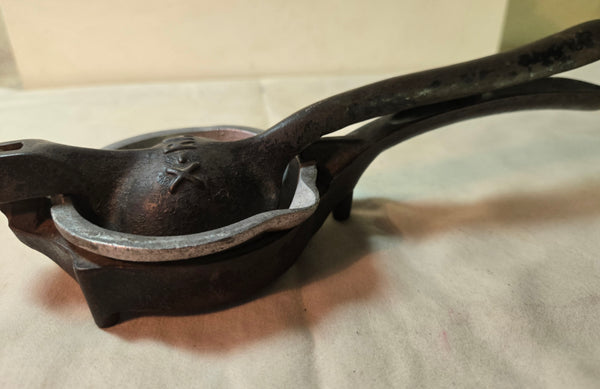 X-Ray 9" Cast Iron Lemon Squeezer with insert