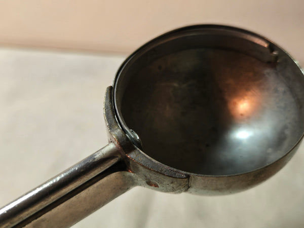 Vintage Indestructo #4 Ice Cream kitchen Scoop wood handle