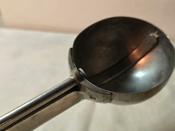 Vintage Indestructo #4 Ice Cream kitchen Scoop wood handle