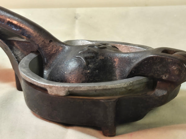 X-Ray 9" Cast Iron Lemon Squeezer with insert