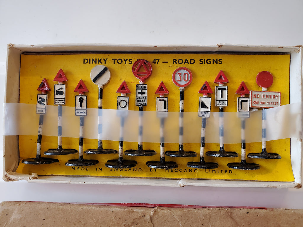 Dinky Toys set of 12 Road Signs #47 boxed