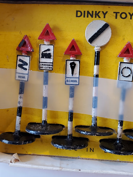 Dinky Toys set of 12 Road Signs #47 boxed