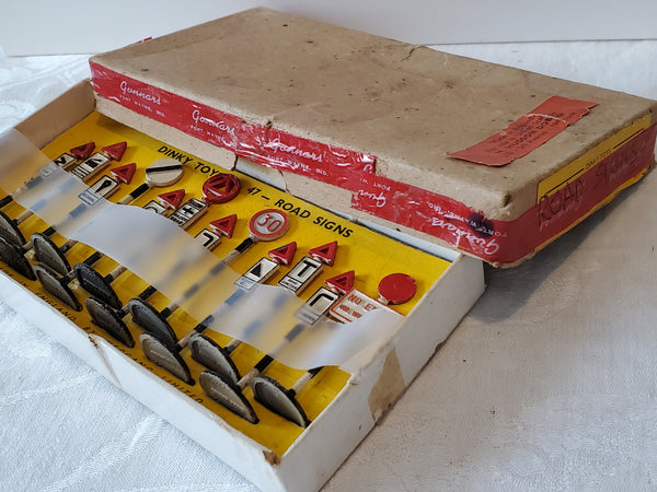 Dinky Toys set of 12 Road Signs #47 boxed