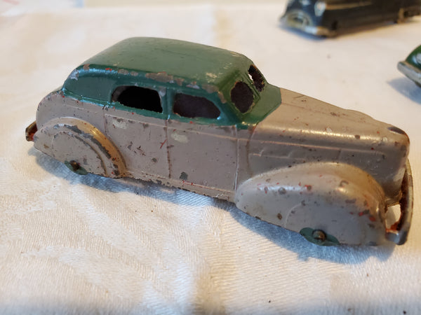 Lot of 5 Tootsietoy cars, #239, 2, olds, woody, chev.