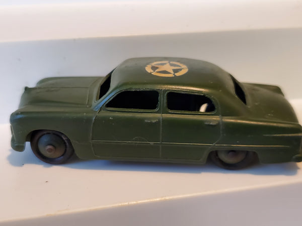 DINKY TOYS Military Staff Car Ford Sedan 1st issue #139m