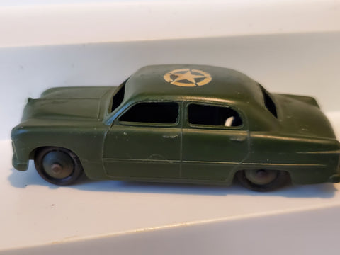 DINKY TOYS Military Staff Car Ford Sedan 1st issue #139m