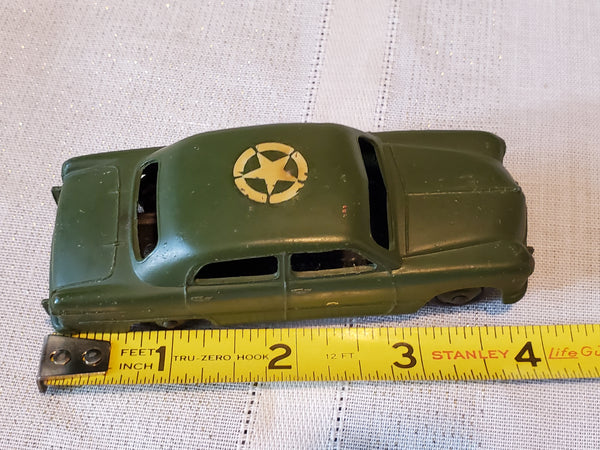 DINKY TOYS Military Staff Car Ford Sedan 1st issue #139m