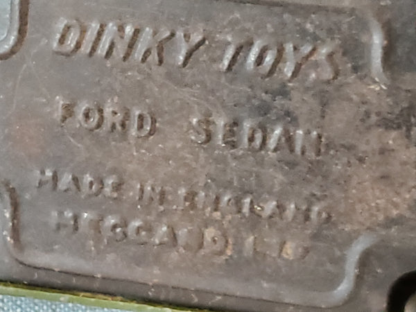DINKY TOYS Military Staff Car Ford Sedan 1st issue #139m