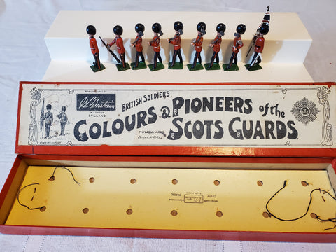 Britains Colours & Pioneers Scot Guards 9 pcs, box, #82