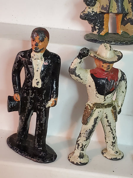 Lot of 6 lead 3" people, lionel, Britians?