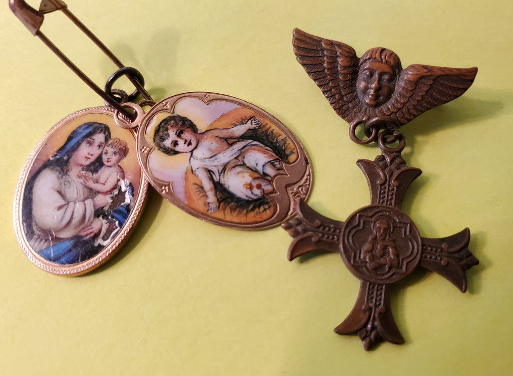 Apostleship Prayer Sacred heart of Jesus Medal Pin